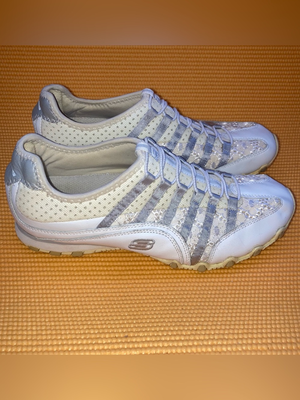 Womens Skechers White with Gray  size 9